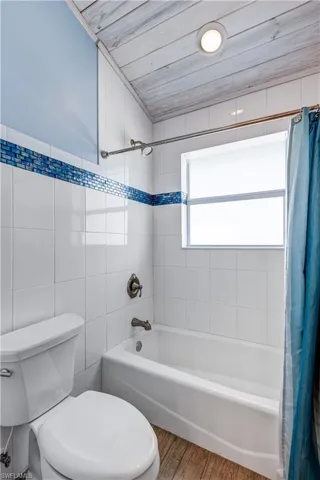 With Shower/Tub Combo