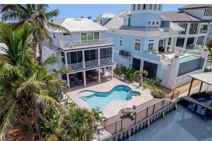 Poolside & Waterfront