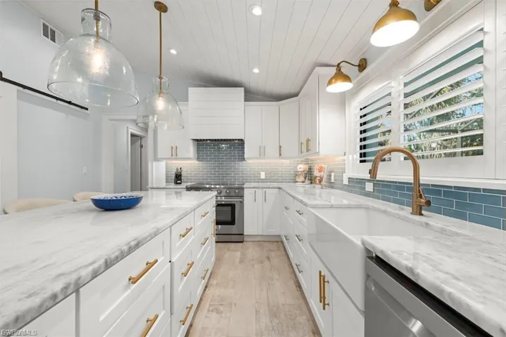 4775 Rue Helene, Sanibel, Florida 33957