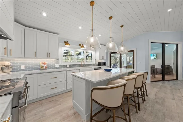 4775 Rue Helene, Sanibel, Florida 33957