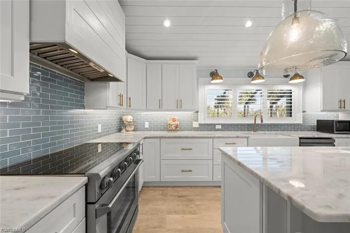4775 Rue Helene, Sanibel, Florida 33957