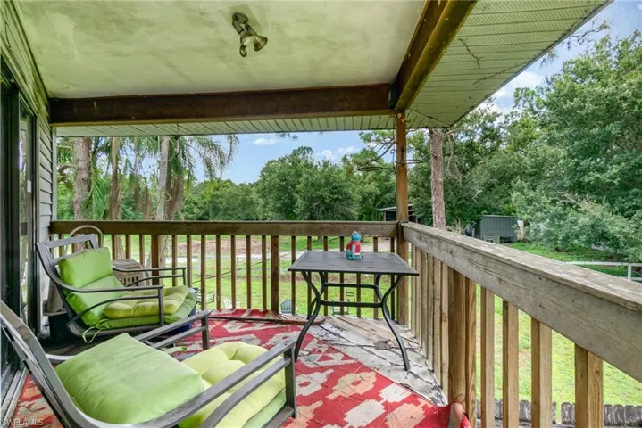 Back porch off bedrm