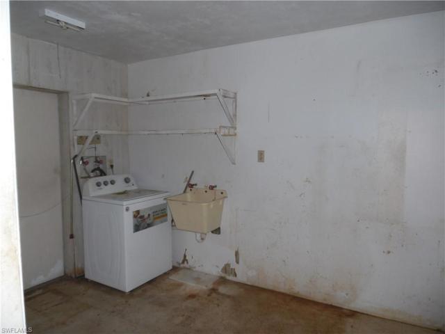 Laundry room (2nd bathroom off this room)