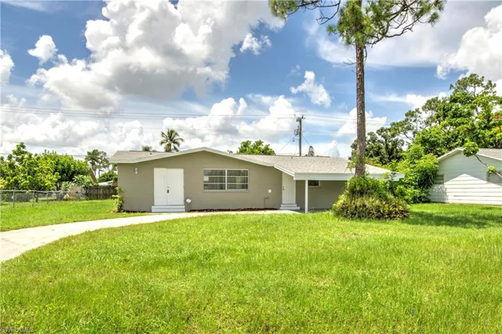 Ranch-style house featuring a front yard