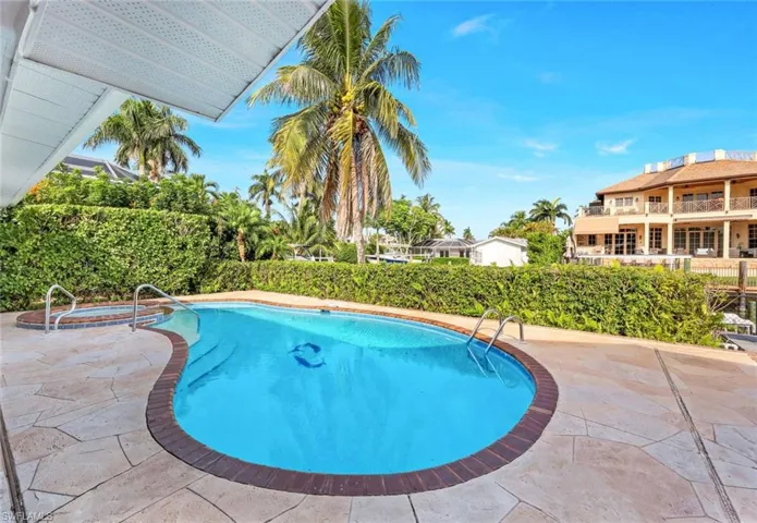 1250 Tuna Ct, Naples, Florida 34102