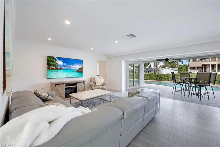 1250 Tuna Ct, Naples, Florida 34102