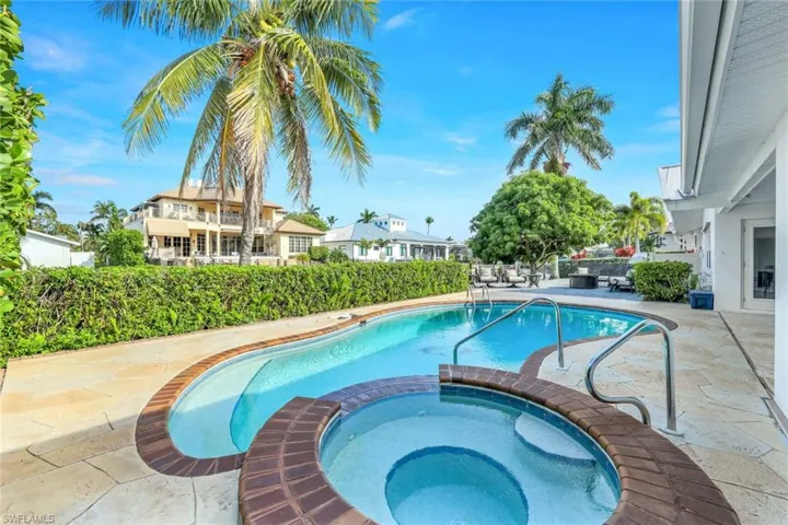 1250 Tuna Ct, Naples, Florida 34102