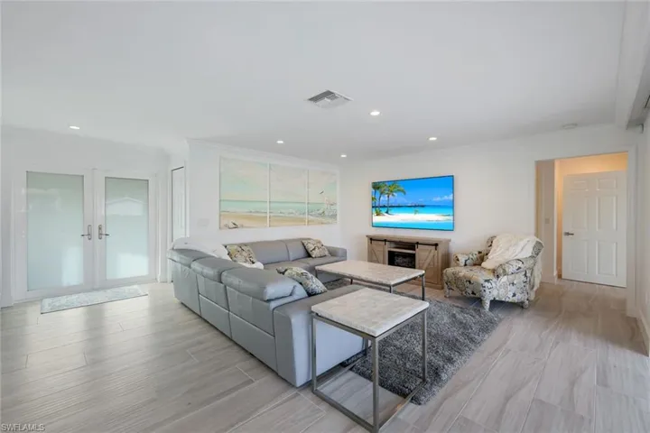 1250 Tuna Ct, Naples, Florida 34102