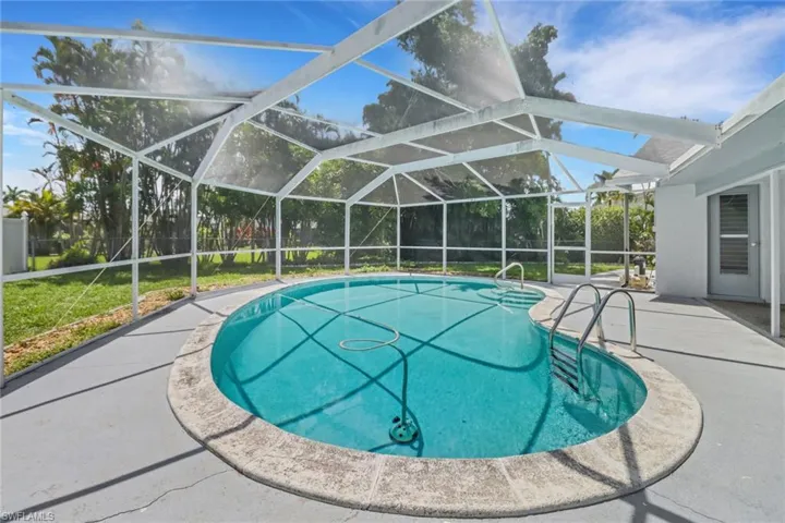 3916 SE 10th  AVE, Cape Coral, FL 33904