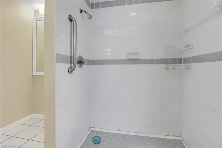 3916 SE 10th  AVE, Cape Coral, FL 33904