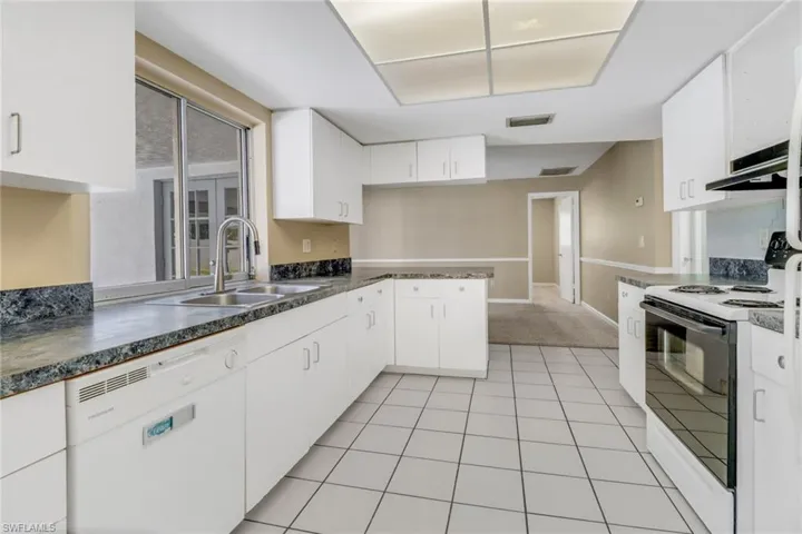 3916 SE 10th  AVE, Cape Coral, FL 33904