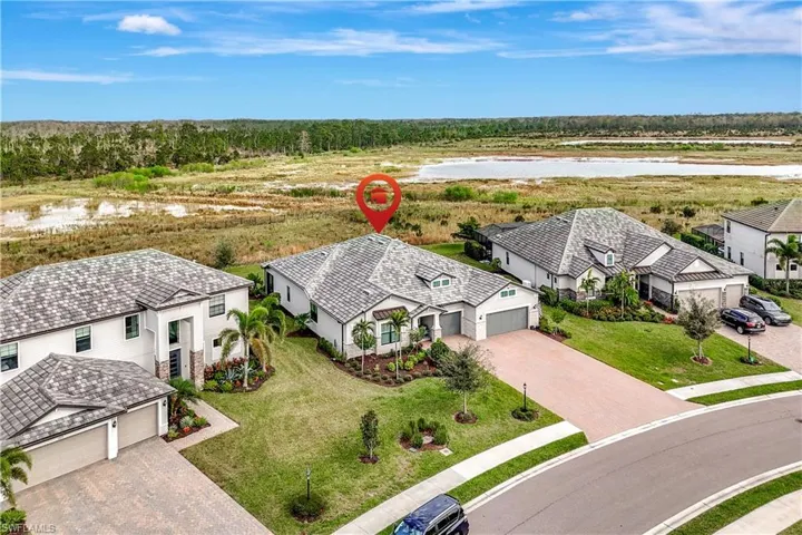 Birds eye view of property featuring a residential view