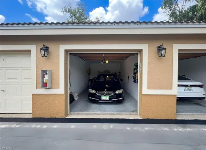 6650  Huntington Lakes  CIR, Naples, FL 34119