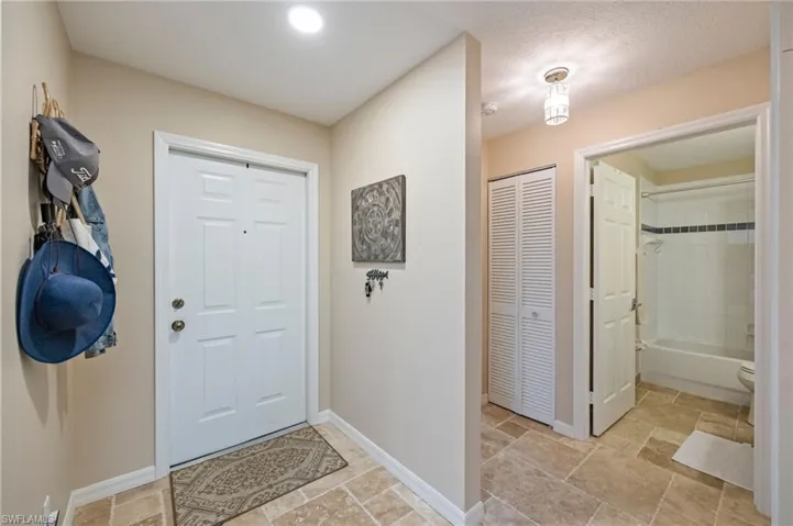 6650  Huntington Lakes  CIR, Naples, FL 34119