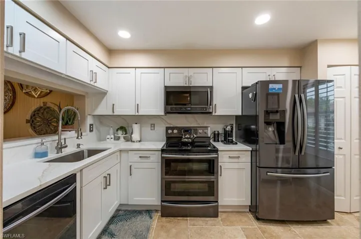 6650  Huntington Lakes  CIR, Naples, FL 34119