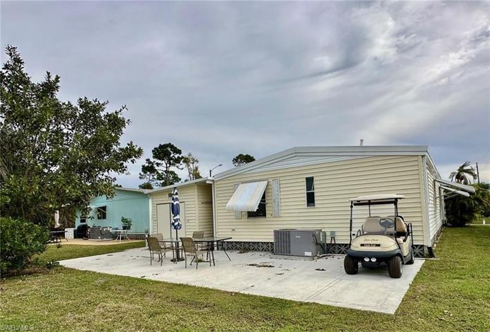 976  Restful  RD, NORTH FORT MYERS, FL 33917