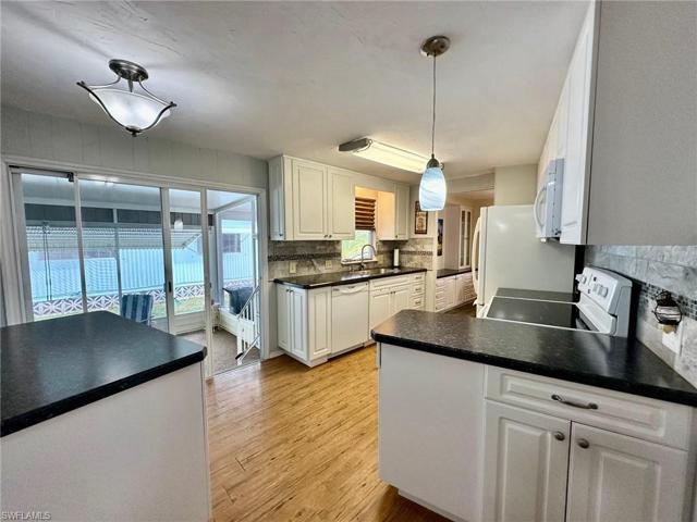976  Restful  RD, NORTH FORT MYERS, FL 33917