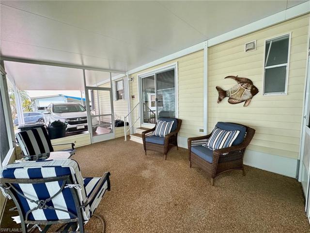 976  Restful  RD, NORTH FORT MYERS, FL 33917