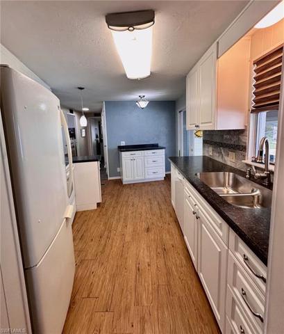 976  Restful  RD, NORTH FORT MYERS, FL 33917