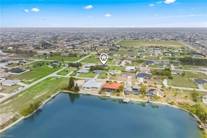 Minutes to Shopping, Dining & Waterfront Fun!
