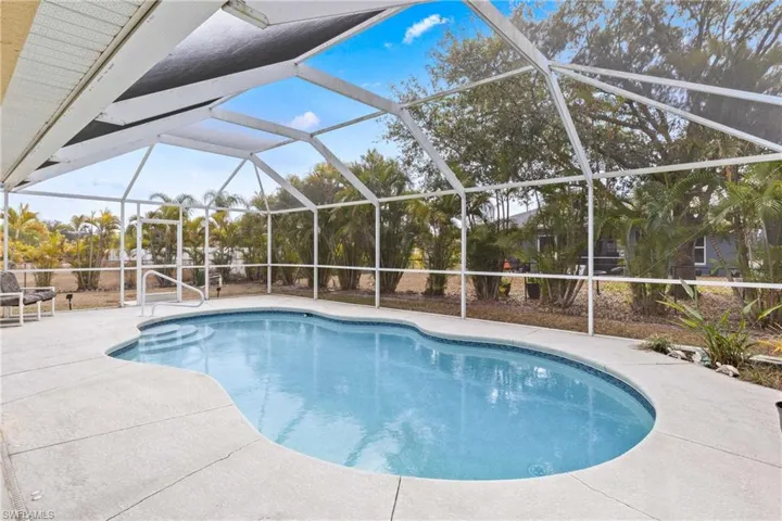 Sunshine, Serenity & a Splash of Luxury.