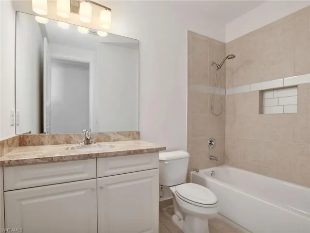10008 Chesapeake Bay Dr, Fort Myers, Florida 33913