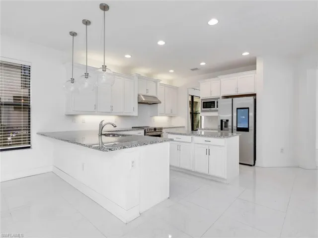 10008 Chesapeake Bay Dr, Fort Myers, Florida 33913