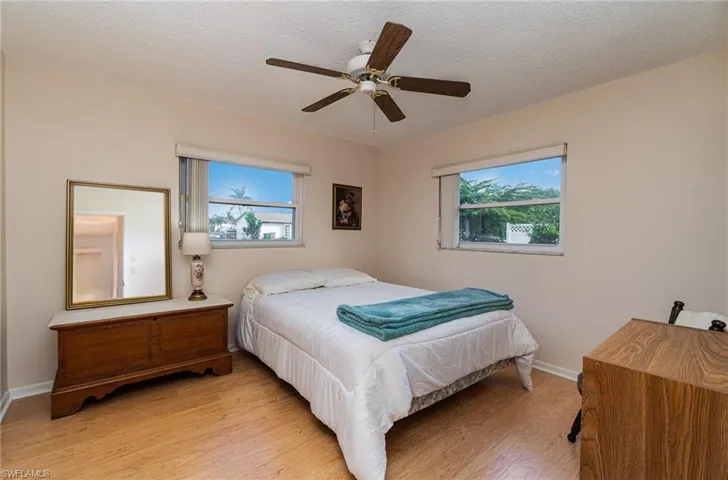 1725 Se 11th Ter, Cape Coral, Florida 33990
