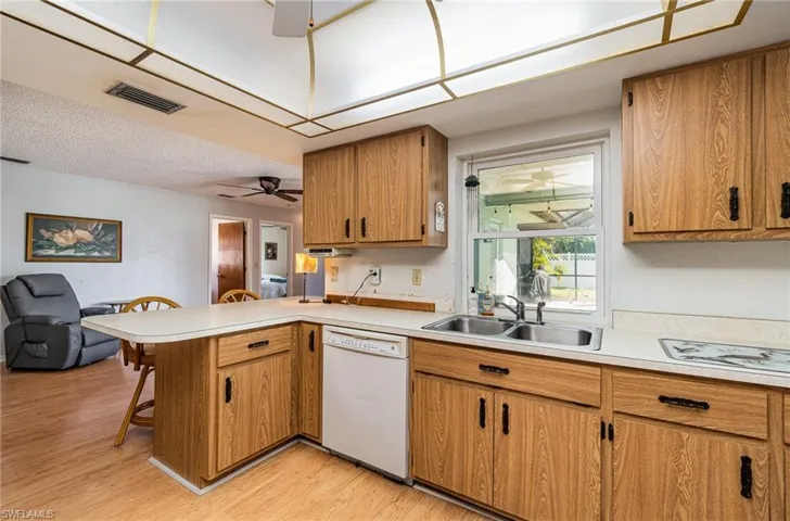 1725 Se 11th Ter, Cape Coral, Florida 33990