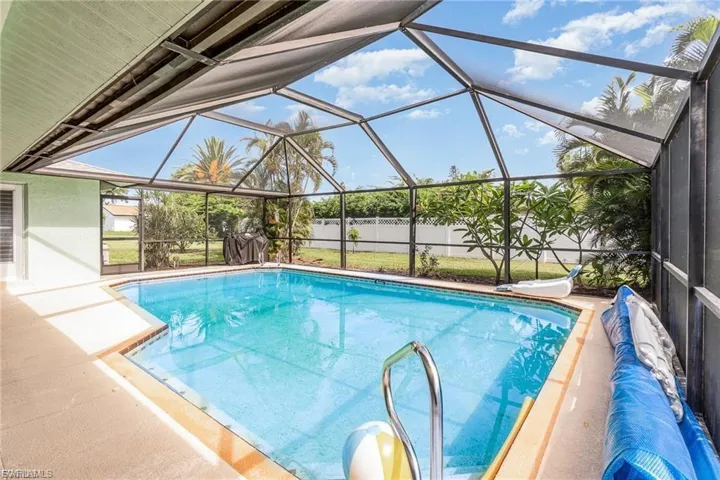 1725 Se 11th Ter, Cape Coral, Florida 33990