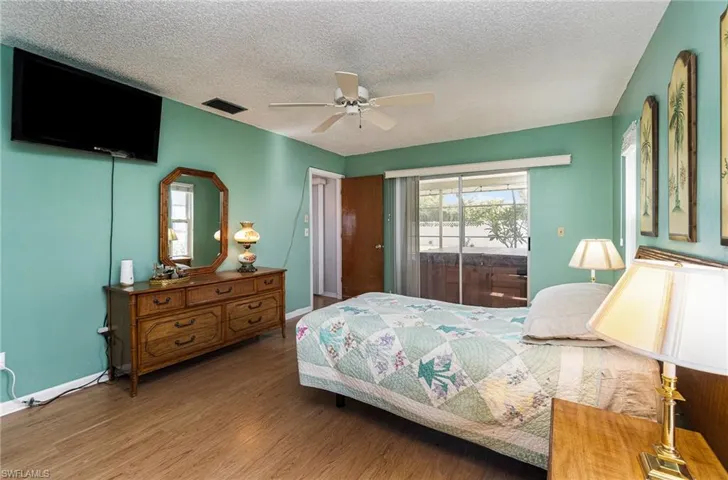 1725 Se 11th Ter, Cape Coral, Florida 33990