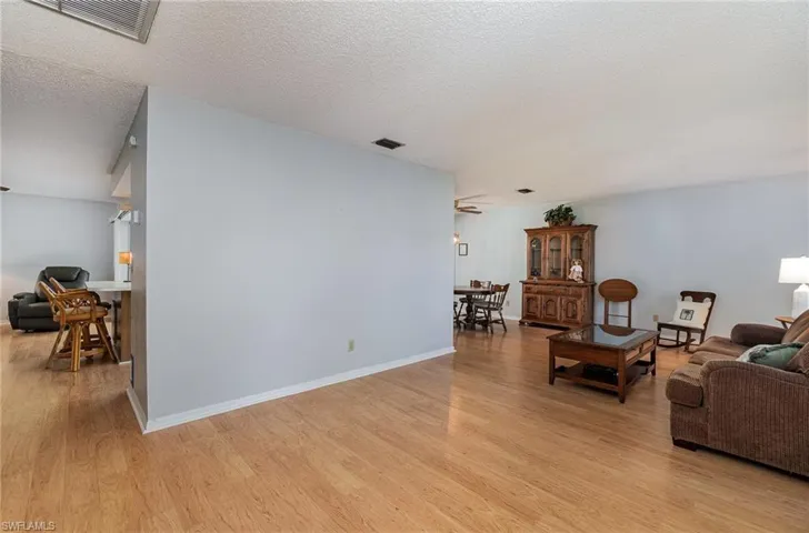 1725 Se 11th Ter, Cape Coral, Florida 33990