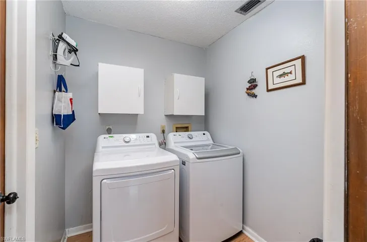 1725 Se 11th Ter, Cape Coral, Florida 33990