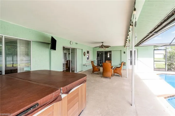 1725 Se 11th Ter, Cape Coral, Florida 33990