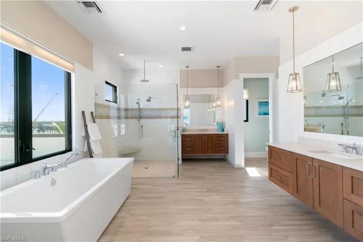 160 Little Carlos Ln, Fort Myers Beach, Florida 33931