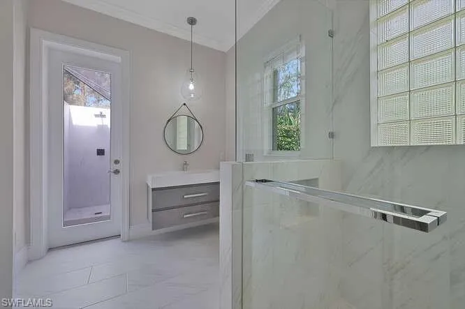 On-suite bathroom