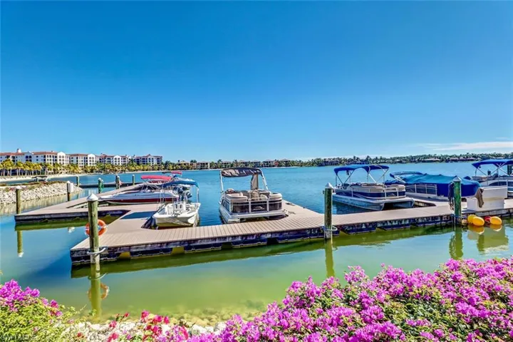 Blue Water Beach Grill docks