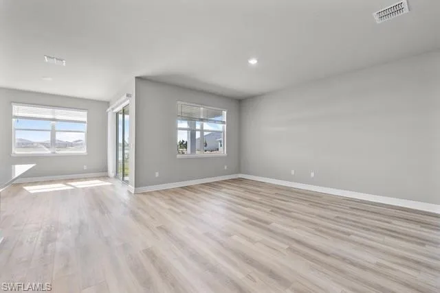 Livingroom and dining area