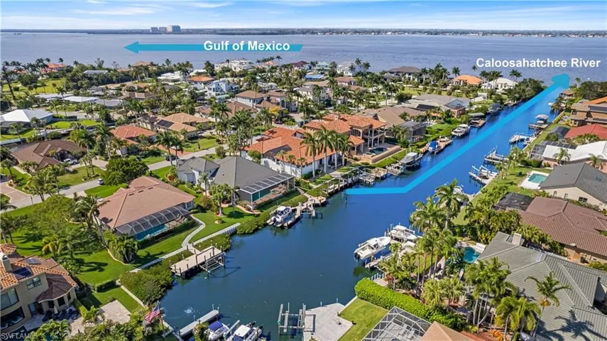 It doesn't get any better than this! Moments to the Caloosahatchee River and minutes to the Gulf of Mexico!