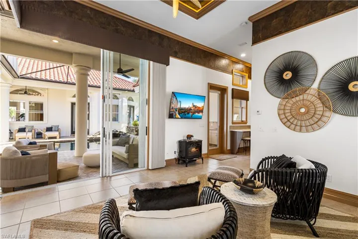 Private Courtyard Casita-Your Guests will be WOW'd by the inviting outdoor spaces that surround you in a tropical paradise! The beautiful private 1-bedroom ENSUITE Casita features 12FT ZERO CORNER STACK SLIDERS, Murphy Bed, Kitchenette, and Bathroom w/Walk-In Shower adding to your privacy.