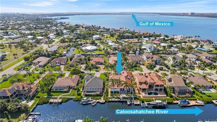 It doesn't get any better than this! Moments to the Caloosahatchee River and minutes to the Gulf of Mexico!