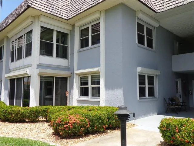 The buildings are "stair stepped" to maximize the view of the river from every unit, in this FRIENDLY, NEIGHBORLY, LOW DENSITY, COMMUNITY WHICH OFFERS AN ABUNDANCE OF GREEN SPACE.