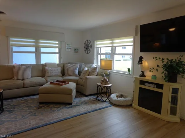 THE LARGE DOUBLE WINDOWS ADD TO THE WARMTH AND FEEL OF THIS BEAUTIFUL UNIT.