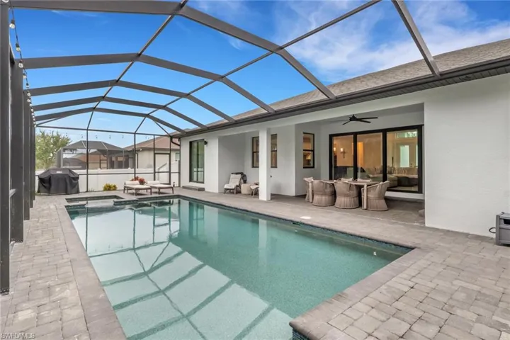 2806 Miracle Pkwy, Cape Coral, Florida 33914