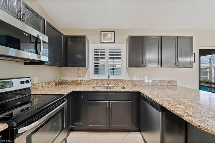 Granite Countertops & Stainless Steel Appliances