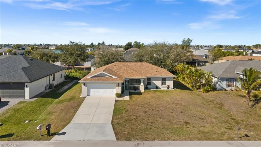 844 NE 6th  PL, Cape Coral, FL 33909