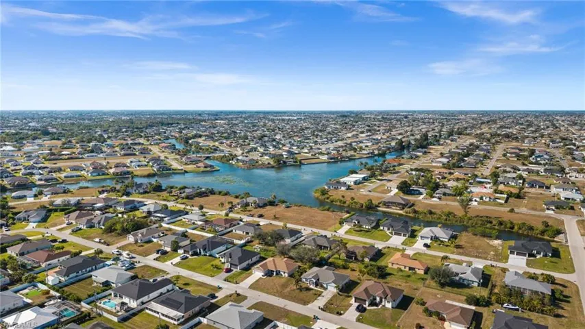 844 NE 6th  PL, Cape Coral, FL 33909