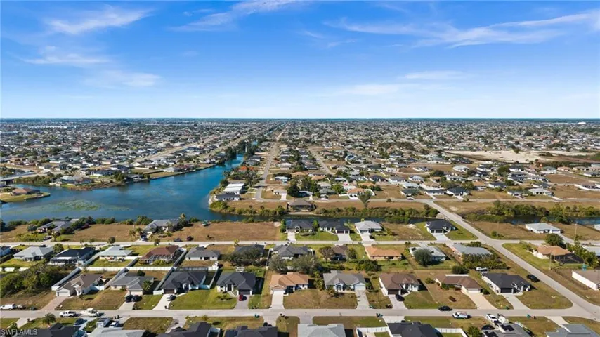 844 NE 6th  PL, Cape Coral, FL 33909