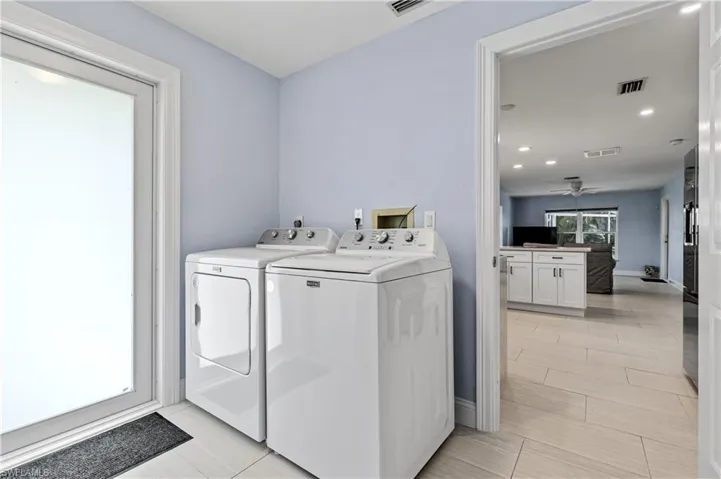 Laundry area with separate washer and dryer, a ceiling fan, and recessed lighting