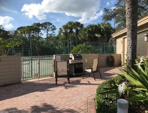 Oakwood Villas tennis courts.